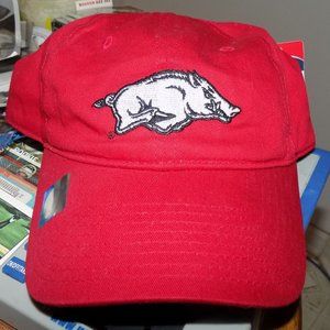 ARKANSAS RAZORBACKS ADJUSTABLE CAP W/ TAGS